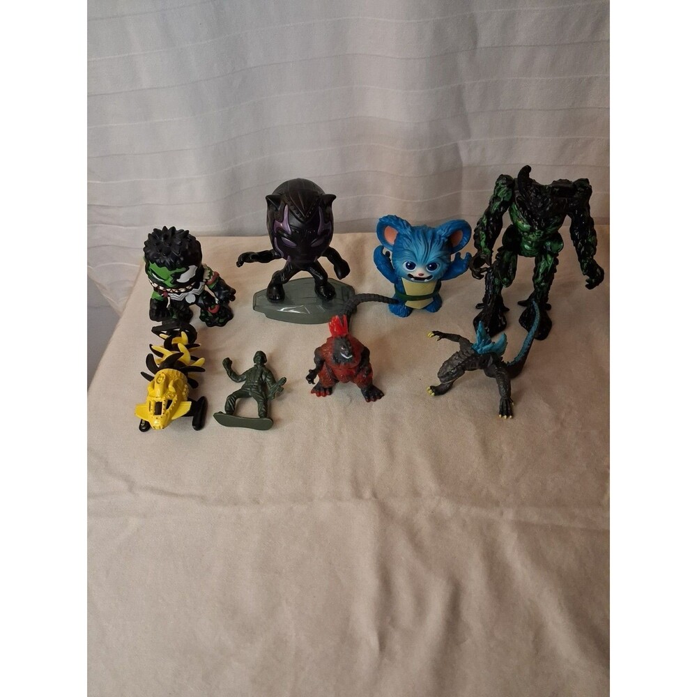 Lot Of 8 Small Toys Star Wars NUBS, burning Godzilla, Final Faction Kharn